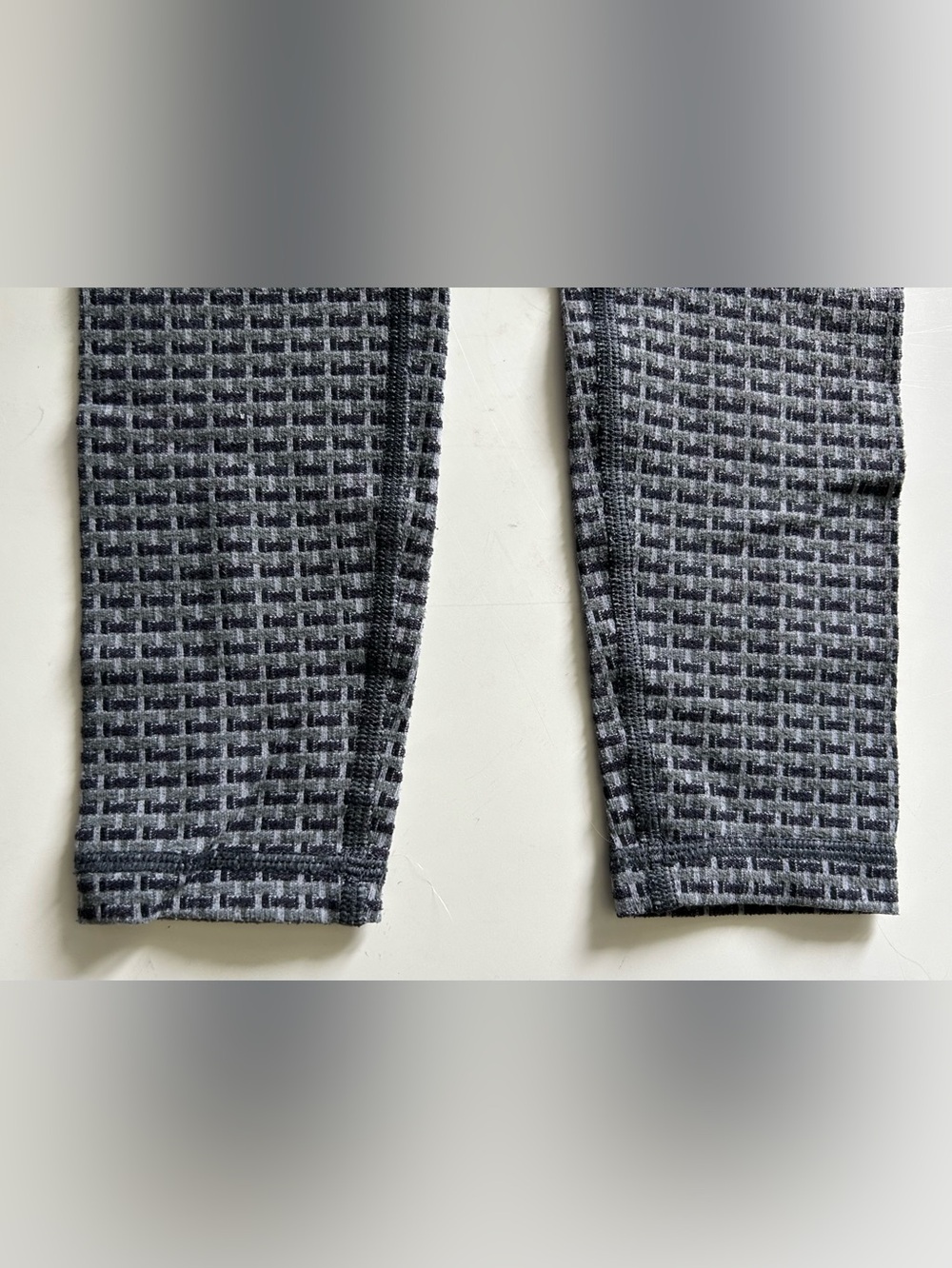 IVIVVA by LULULEMON girls size 4 leggings - Picture 4 of 5